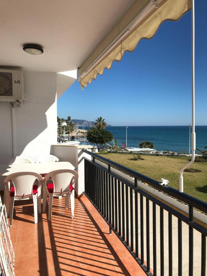 Apartamento A Pie De Playa. 内尔哈 外观 照片
