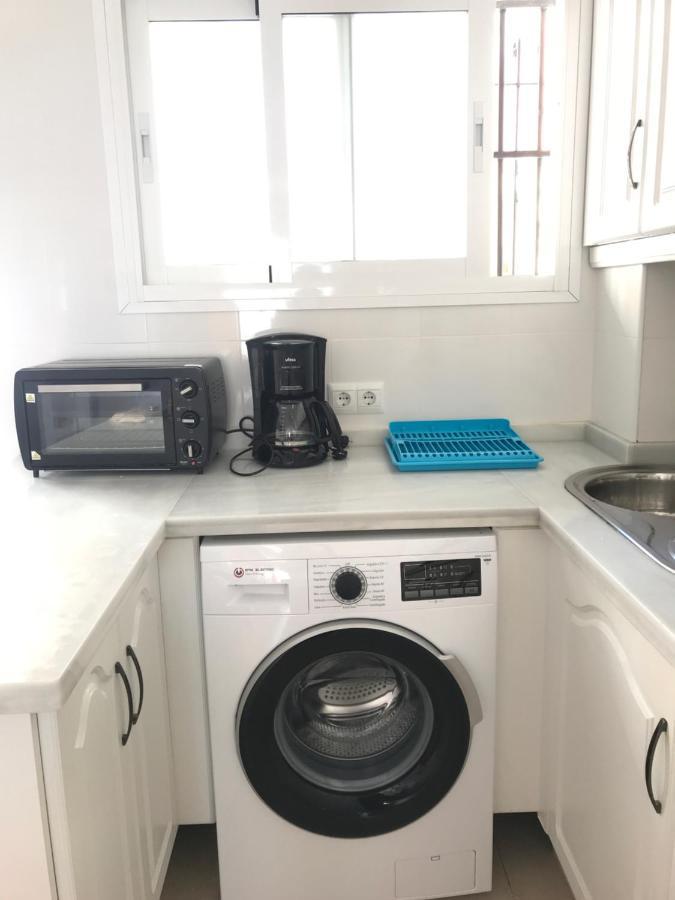 Apartamento A Pie De Playa. 内尔哈 外观 照片
