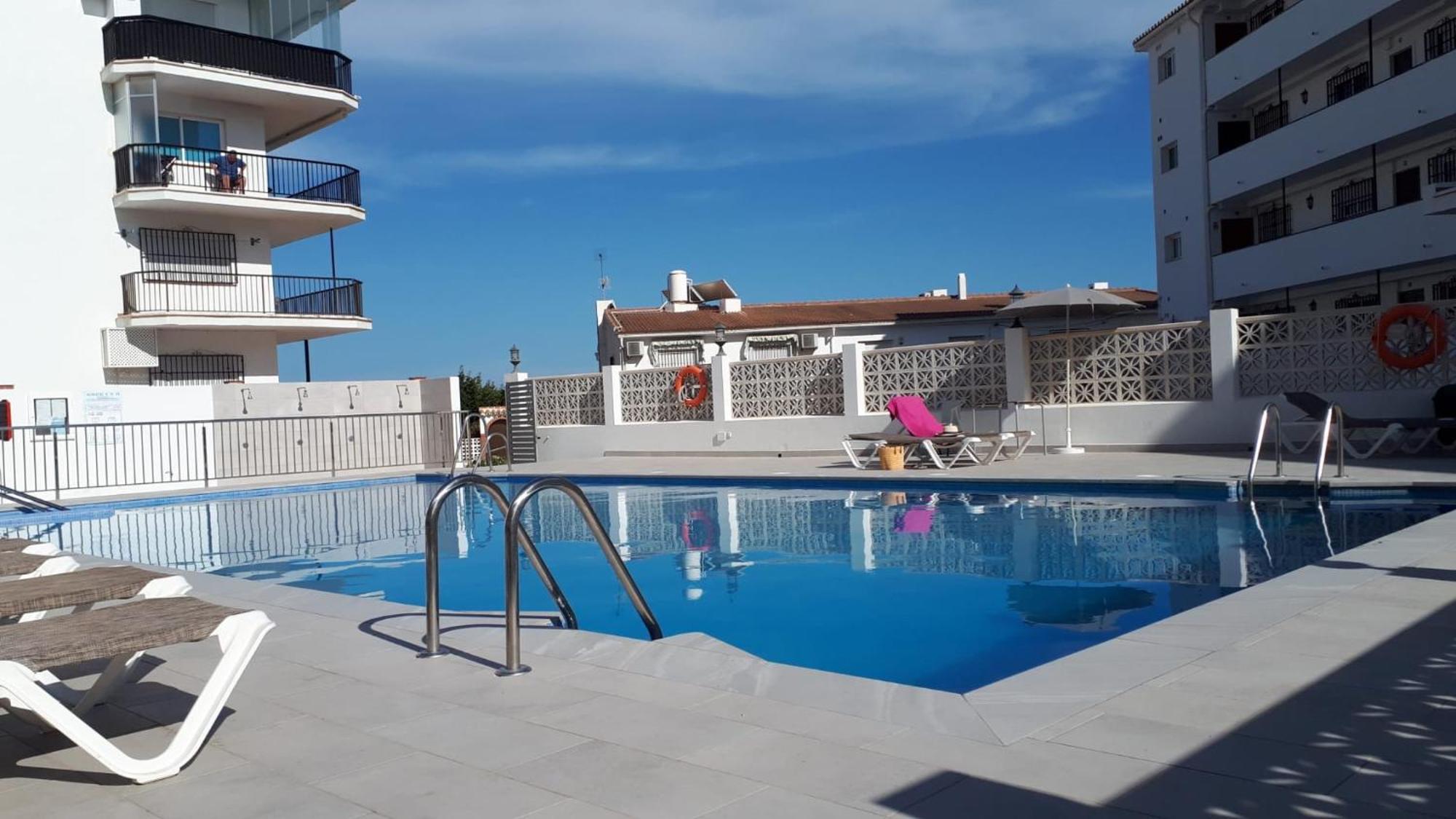 Apartamento A Pie De Playa. 内尔哈 外观 照片
