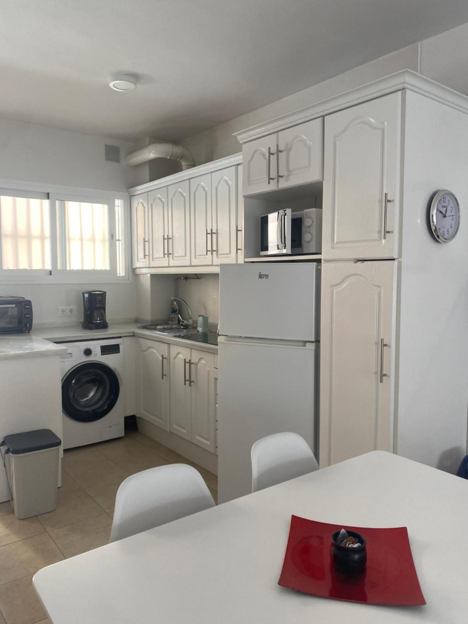 Apartamento A Pie De Playa. 内尔哈 外观 照片