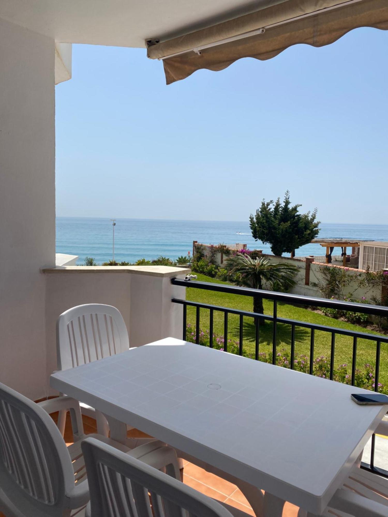 Apartamento A Pie De Playa. 内尔哈 外观 照片